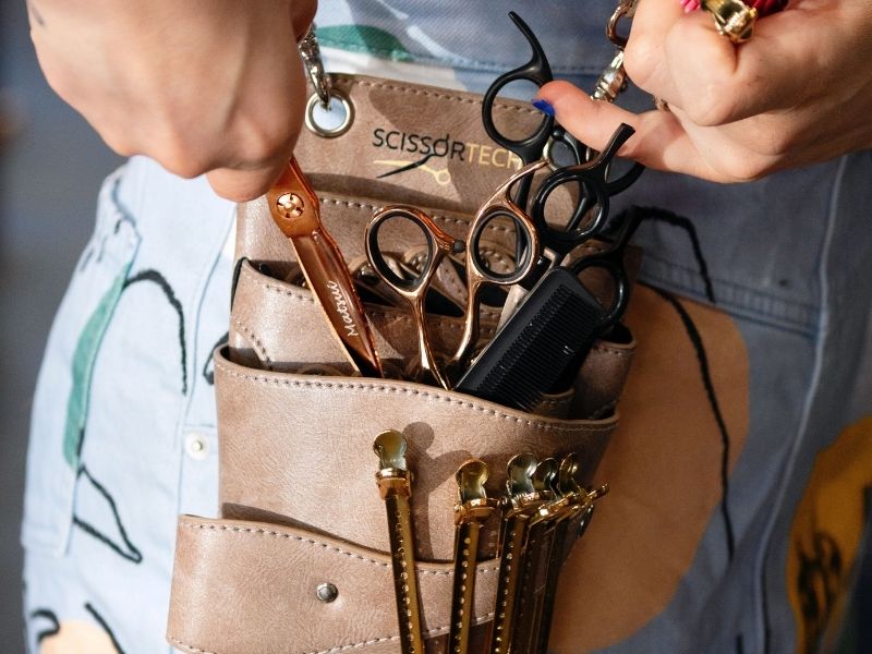 How to Hold Swivel Scissors