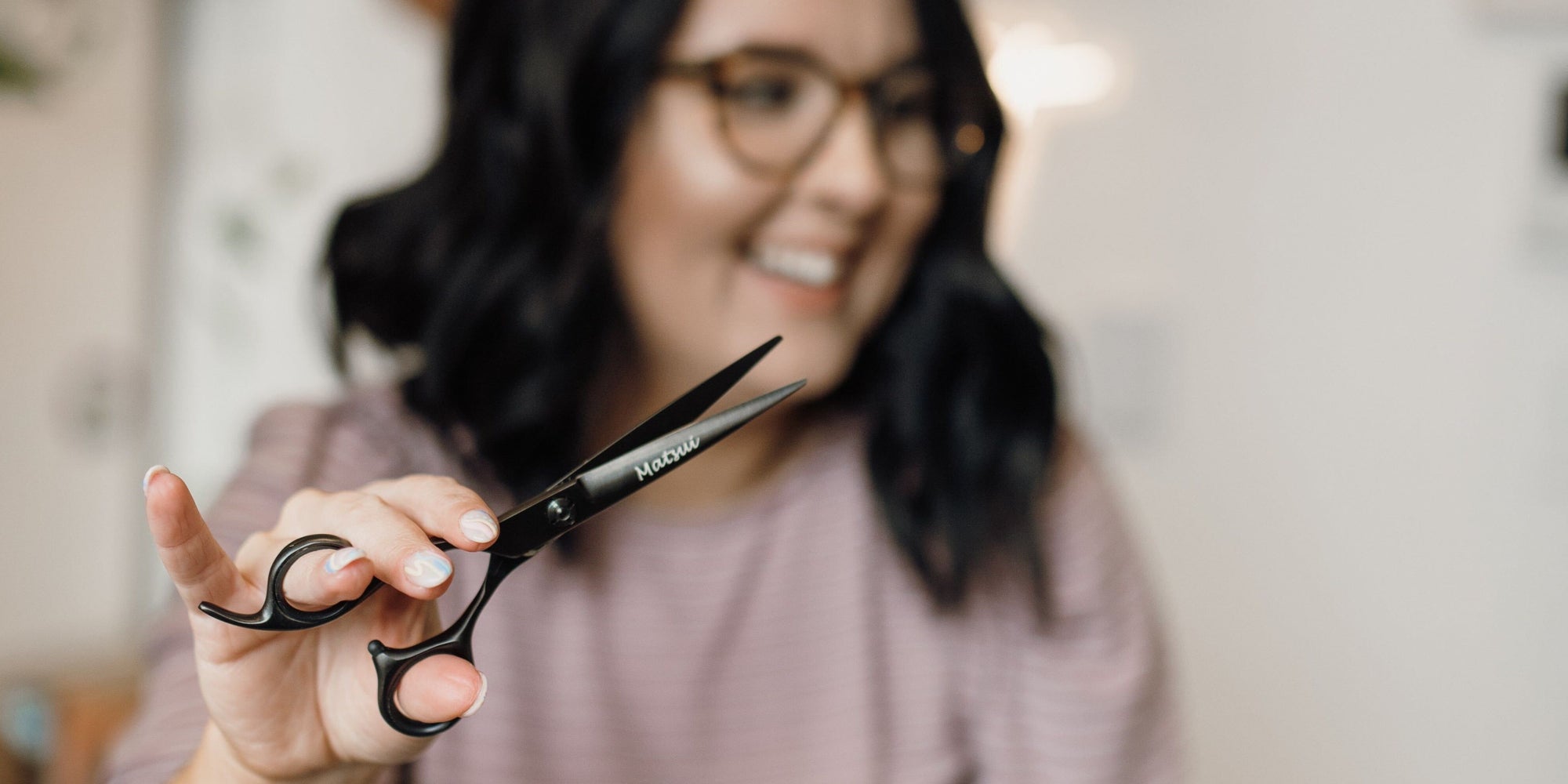 How To Hold A Pair Of Hairdressing Scissors at Josephine Parks blog
